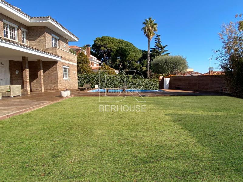 Foto 0139d157-1198-4832-8afe-30ec1cf34583. Chalet con riscaldamento parcheggio piscina in Califòrnia-Santa Madrona Masnou (El)