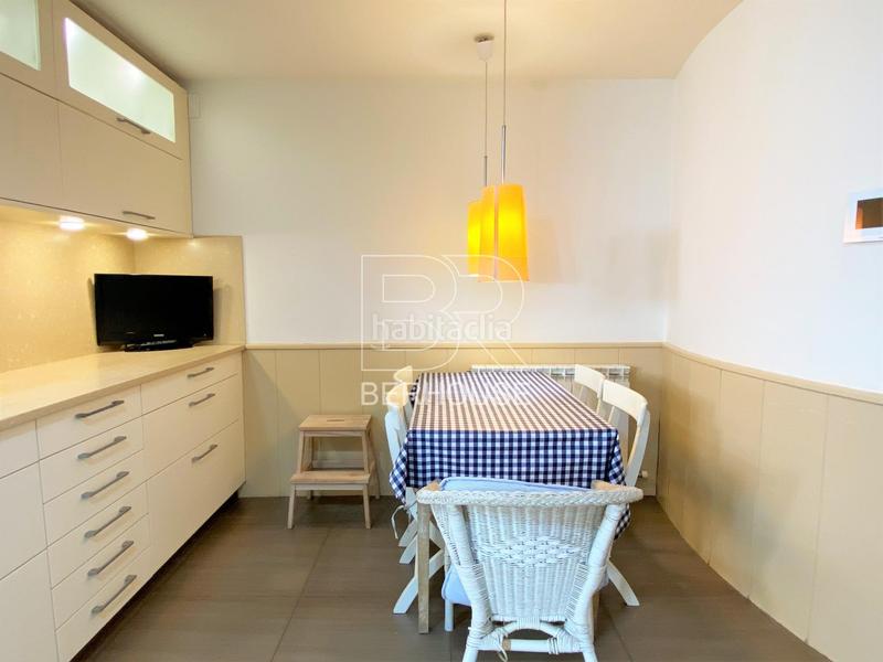 Foto f7eda5ba-3020-421b-9951-2c108cb89b34. Chalet con riscaldamento parcheggio piscina in Califòrnia-Santa Madrona Masnou (El)