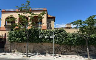 Haus in Teià. Finca del siglo xx, con amplio jardín en el centro de teià