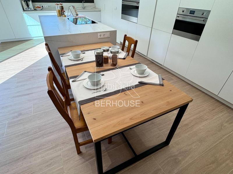 Foto 03d19ad0-e9be-4d75-b8a3-c956ed316636. Chalet casa chalet independiente centro con gran jardín y piscina en Tiana