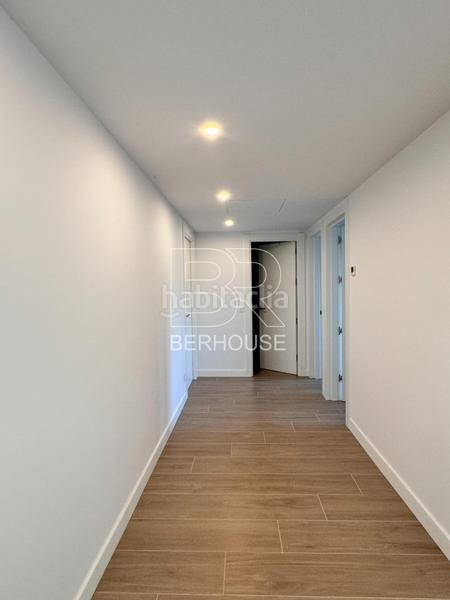 Foto 06a69302-f3cb-4e1a-b274-7cf38ec21ac2. Chalet casa chalet independiente centro con gran jardín y piscina en Tiana