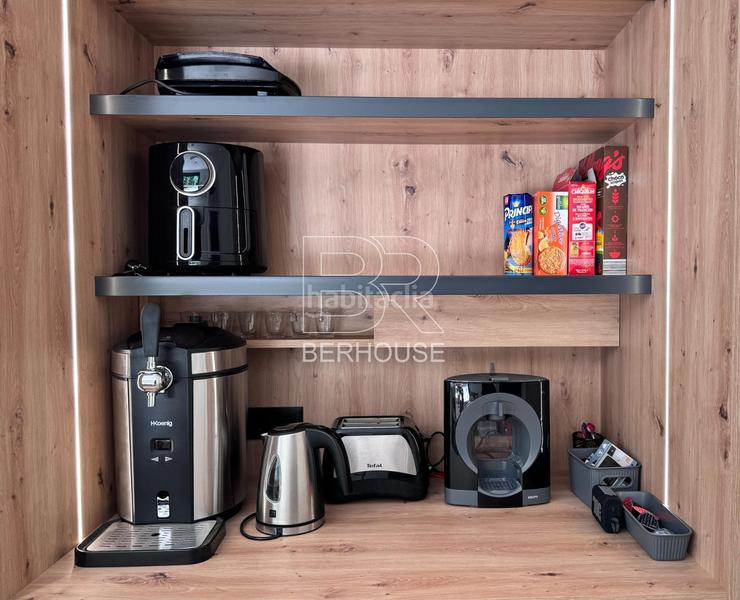 Foto 0c3825b7-e207-4d2c-bd06-f85902ba63ed. Chalet casa chalet independiente centro con gran jardín y piscina en Tiana