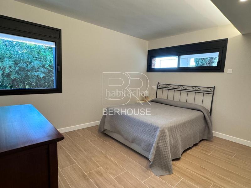 Foto 0fd2c6ca-9c40-4b33-9d20-1d705c4f50a2. Chalet casa chalet independiente centro con gran jardín y piscina en Tiana