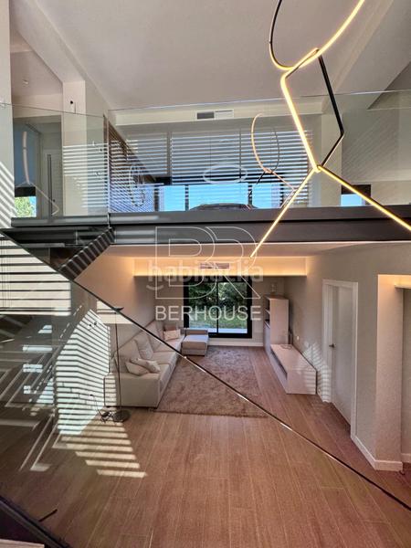 Foto 125192a7-f3d3-4786-adce-c01f2abc07a0. Chalet casa chalet independiente centro con gran jardín y piscina en Tiana