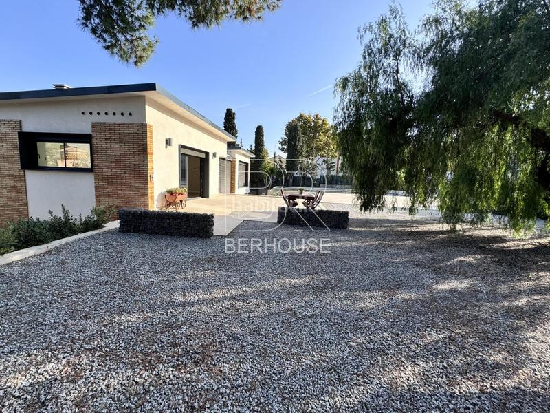 Foto 2aefa910-cea5-427c-aa42-0d520630083f. Chalet casa chalet independiente centro con gran jardín y piscina en Tiana