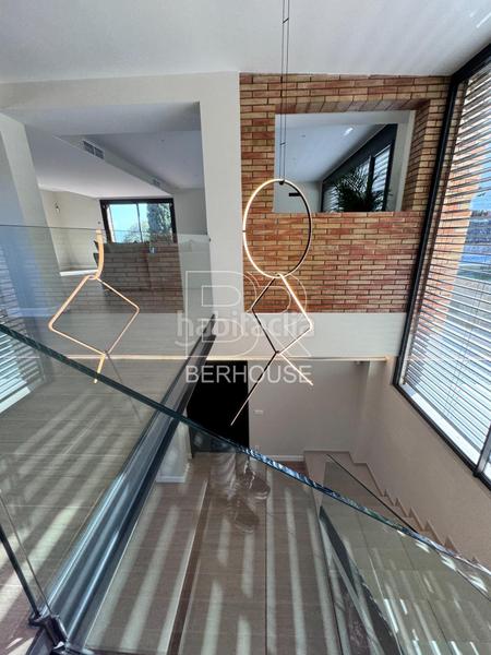 Foto 3388f49c-8c72-46fa-a289-3739859f86c9. Chalet casa chalet independiente centro con gran jardín y piscina en Tiana