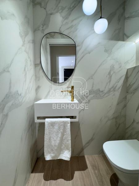 Foto 34cdb5b1-d329-4ae3-b548-4b1b80affeab. Chalet casa chalet independiente centro con gran jardín y piscina en Tiana