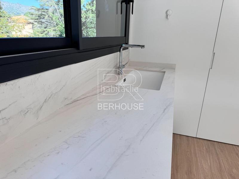 Foto 3c0ade77-001a-4a46-be09-ffbf07d7b511. Chalet casa chalet independiente centro con gran jardín y piscina en Tiana