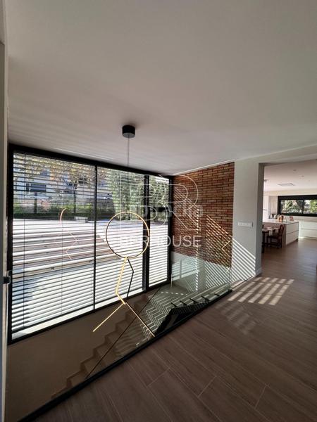 Foto 409a1298-1eb0-48ea-ae10-4855951e41bb. Chalet casa chalet independiente centro con gran jardín y piscina en Tiana