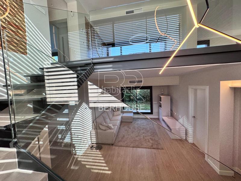 Foto 46faa2a9-3075-4042-9658-d20fb3a8d2c5. Chalet casa chalet independiente centro con gran jardín y piscina en Tiana