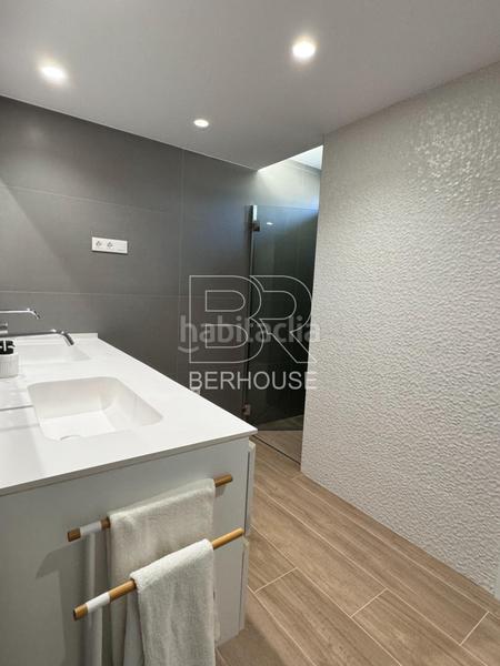 Foto 53c393ef-00e2-40b7-86ac-225c75612753. Chalet casa chalet independiente centro con gran jardín y piscina en Tiana