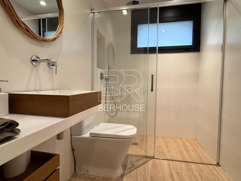 Foto 54ee262b-8385-42c3-bc9e-84c3720f9085. Chalet casa chalet independiente centro con gran jardín y piscina en Tiana