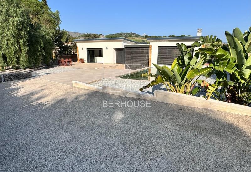 Foto 6717b944-a51d-464f-a561-ab1d49a9ea9a. Chalet casa chalet independiente centro con gran jardín y piscina en Tiana