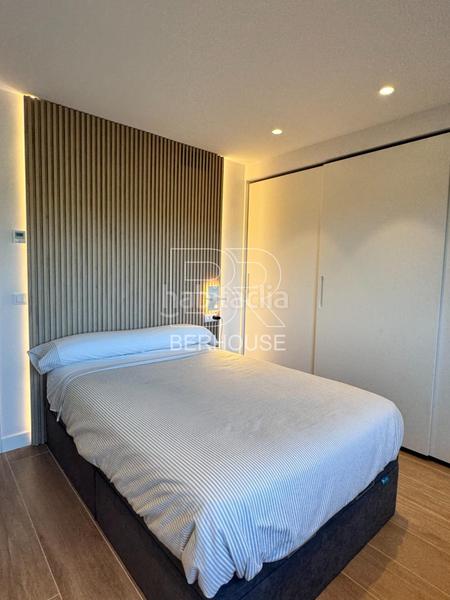 Foto 75dd2fa7-e335-4d67-b729-e1262cf70dae. Chalet casa chalet independiente centro con gran jardín y piscina en Tiana