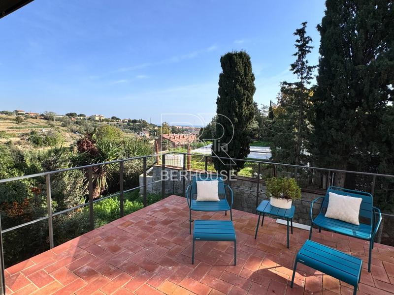 Foto 82eee2a4-b132-4c32-ba6e-3821043a73c3. Chalet casa chalet independiente centro con gran jardín y piscina en Tiana