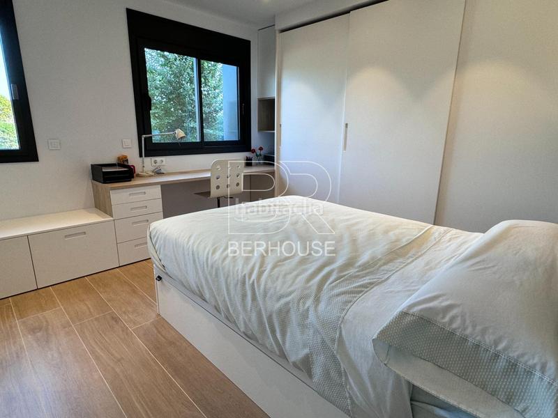 Foto 8624c41b-5663-45c1-a8a1-8033fa9433d8. Chalet casa chalet independiente centro con gran jardín y piscina en Tiana