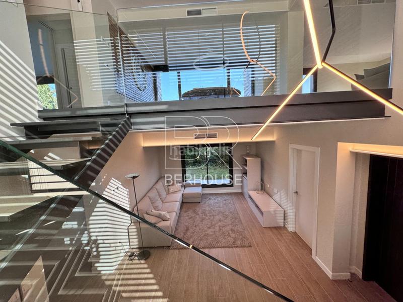 Foto 8825c560-5b34-4940-88d0-9d0fb2b83ac7. Chalet casa chalet independiente centro con gran jardín y piscina en Tiana