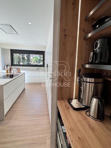 Foto 94aed189-e51d-40b8-ad49-38faf8ee67d5. Chalet casa chalet independiente centro con gran jardín y piscina en Tiana