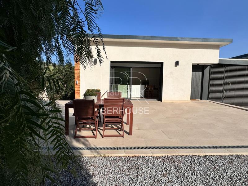 Foto 98a332cf-6264-42ff-a81c-8beb6e63a8f1. Chalet casa chalet independiente centro con gran jardín y piscina en Tiana