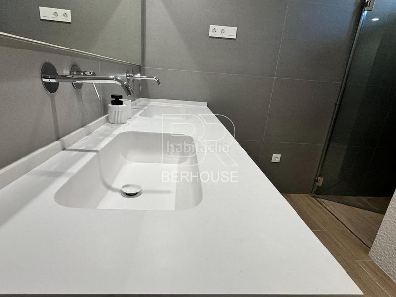 Foto a663649e-0603-4d3f-8eab-8513f104f11c. Chalet casa chalet independiente centro con gran jardín y piscina en Tiana