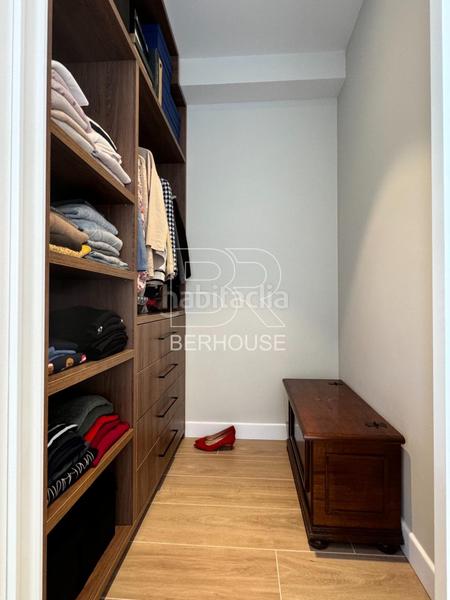 Foto b4efffab-b6e6-40db-a2b2-8b5202ae2bc0. Chalet casa chalet independiente centro con gran jardín y piscina en Tiana