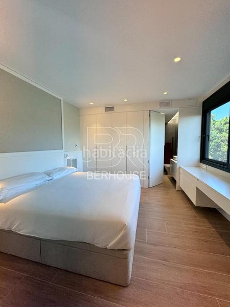 Foto be3ec07a-4b14-4723-8747-1bb4d047a008. Chalet casa chalet independiente centro con gran jardín y piscina en Tiana