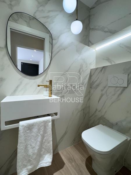 Foto c1de3a82-9b9c-4535-9df8-40e1a4794560. Chalet casa chalet independiente centro con gran jardín y piscina en Tiana