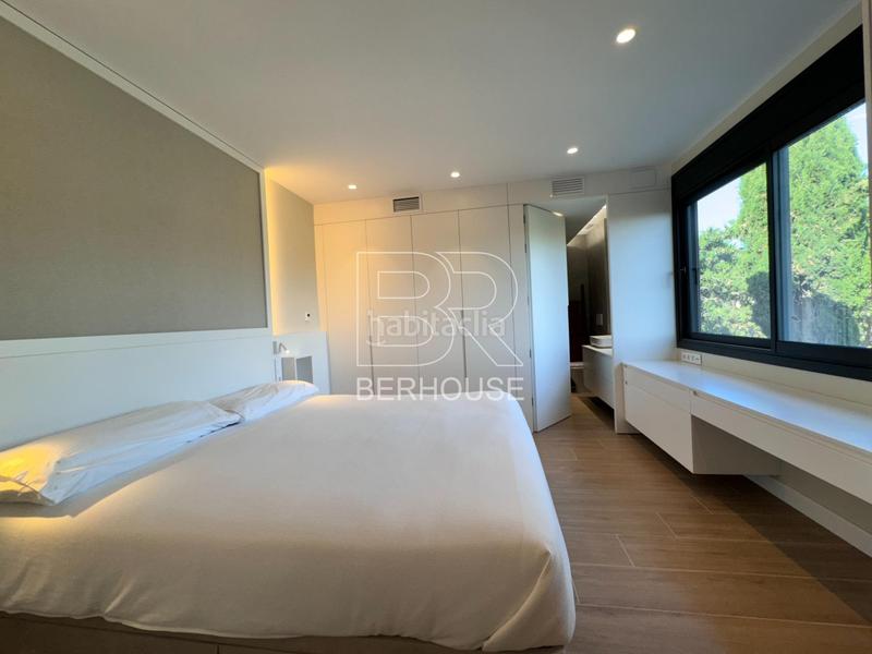 Foto c7cba371-b28c-483a-b8b5-7e507c185b7e. Chalet casa chalet independiente centro con gran jardín y piscina en Tiana