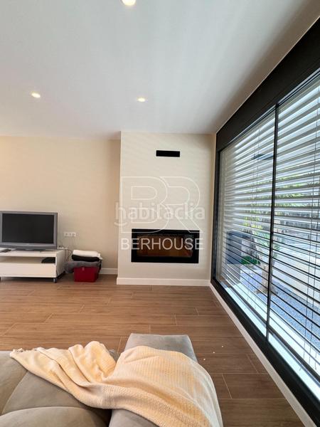 Foto cd96e0b5-7815-47c3-8f74-285479cb94fe. Chalet casa chalet independiente centro con gran jardín y piscina en Tiana