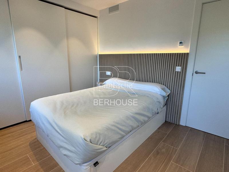 Foto e9974dfd-249b-4d85-acd3-32676c948bf6. Chalet casa chalet independiente centro con gran jardín y piscina en Tiana