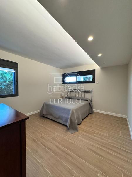 Foto ec14683b-3744-4140-99b3-cacdfeccdf7b. Chalet casa chalet independiente centro con gran jardín y piscina en Tiana