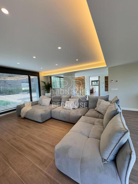 Foto ef30592d-c38e-4617-92a5-a29da1a6ad51. Chalet casa chalet independiente centro con gran jardín y piscina en Tiana