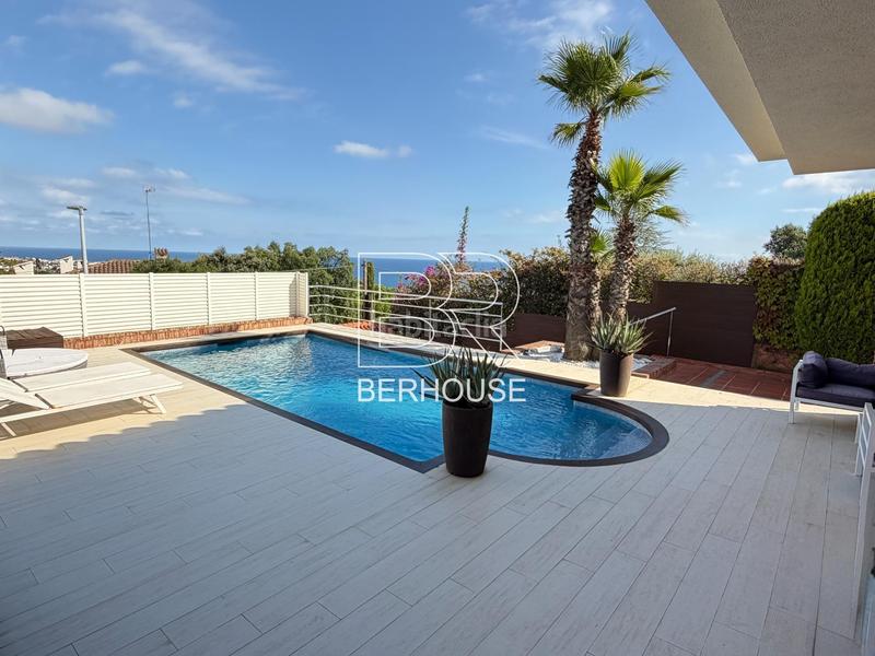 Foto 416b7e49-38e0-45ba-b921-f1bca2f1361a. Haus mit heizung parking pool in Teià