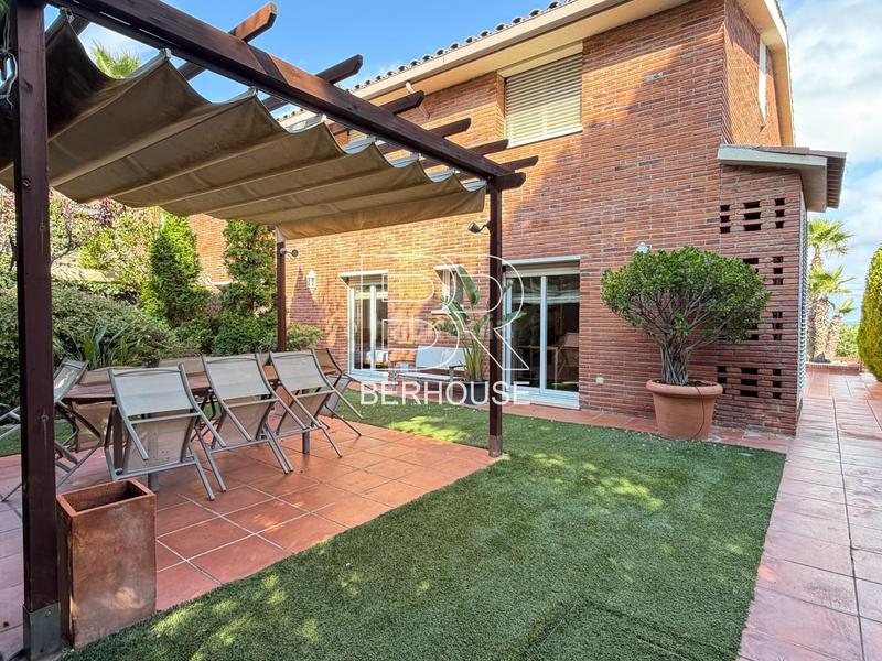 Foto adf6a893-aa53-4a7c-a2ea-5a4b85b51f0a. Haus mit heizung parking pool in Teià