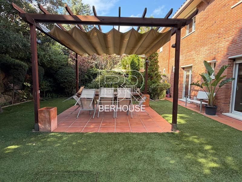 Foto b9449383-7e83-4d7d-8976-ca8f8dbf3954. Haus mit heizung parking pool in Teià