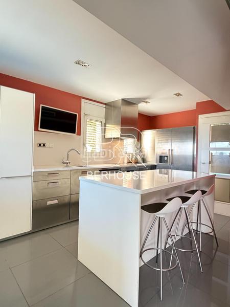 Foto d38909fa-8ff0-4ad6-b1ea-ef407c633655. Haus mit heizung parking pool in Teià