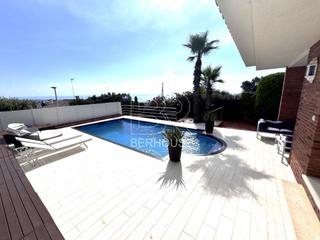 Casa a Teià. Casa con piscina privada y espectaculares vistas al mar