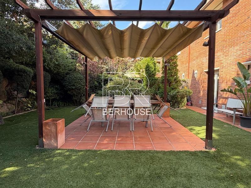Foto fee26b7c-9289-4153-bd97-0ea2438bdf59. Casa amb calefacció aparcament piscina a Teià