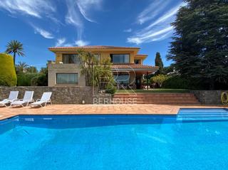 Chalet in Alella. Villa de lujo en alella, urbanizacin can teixid, costa del mar