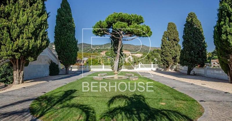 Foto e07faa6a-58b5-4bed-832d-bb83f2d23a4b. Xalet amb aparcament a Tiana