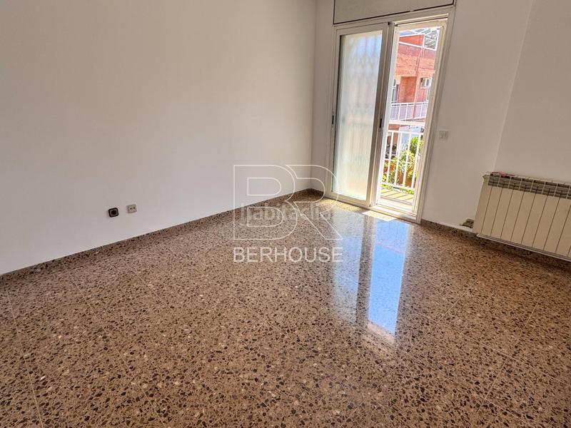 Foto fa3a019e-2b9f-454a-8037-83d9e770de6d. Appartamento con parcheggio in Progrés - Pep Ventura Badalona