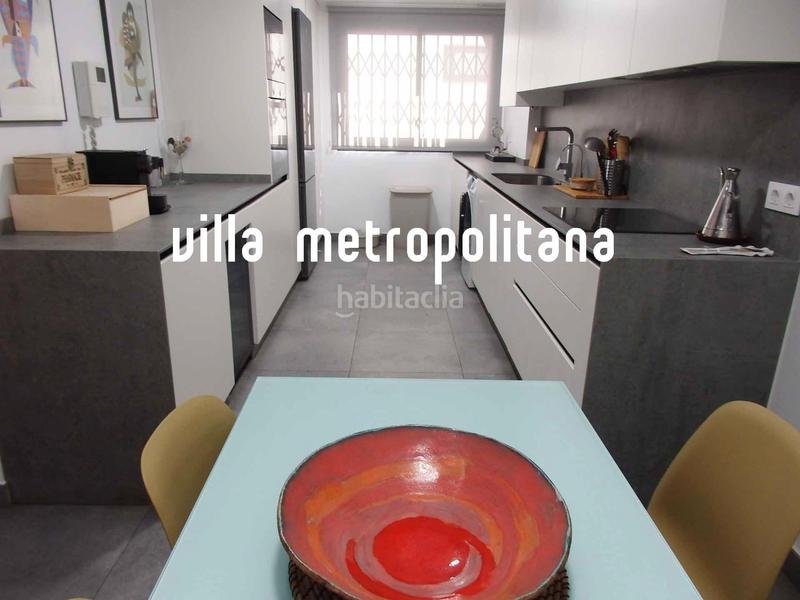 Foto 3db541b5-f548-4ed2-8003-c0a0d3e842f4. Piso vivienda con clase y dos plazas de garaje en Benetússer