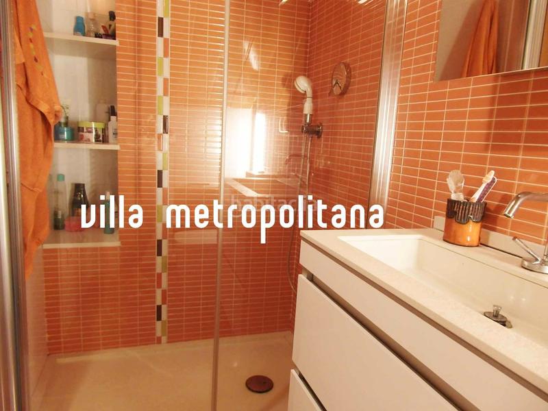 Foto 52a71a5c-3c90-4968-ab4c-352392e80a22. Piso vivienda con clase y dos plazas de garaje en Benetússer