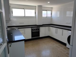 Location Appartement  Calle orfebre ventura aleman. Se alquila estupendo piso para estudiantes totalmente reformado