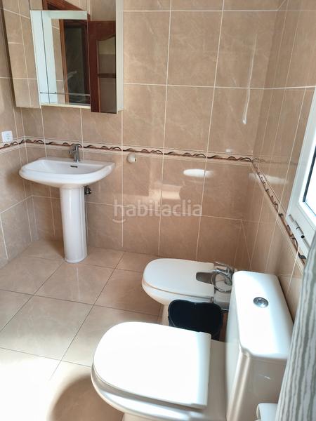 Foto 0e112277-53fb-469b-80f0-981f253a2db2. Alquiler casa pareada se alquila exclusivo chalet pareado con jardín y piscina comunitaria en La Quinta – en Santa Úrsula