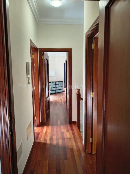 Foto 5e7bc34e-70b5-4edc-beae-7da777c15128. Alquiler casa pareada se alquila exclusivo chalet pareado con jardín y piscina comunitaria en La Quinta – en Santa Úrsula
