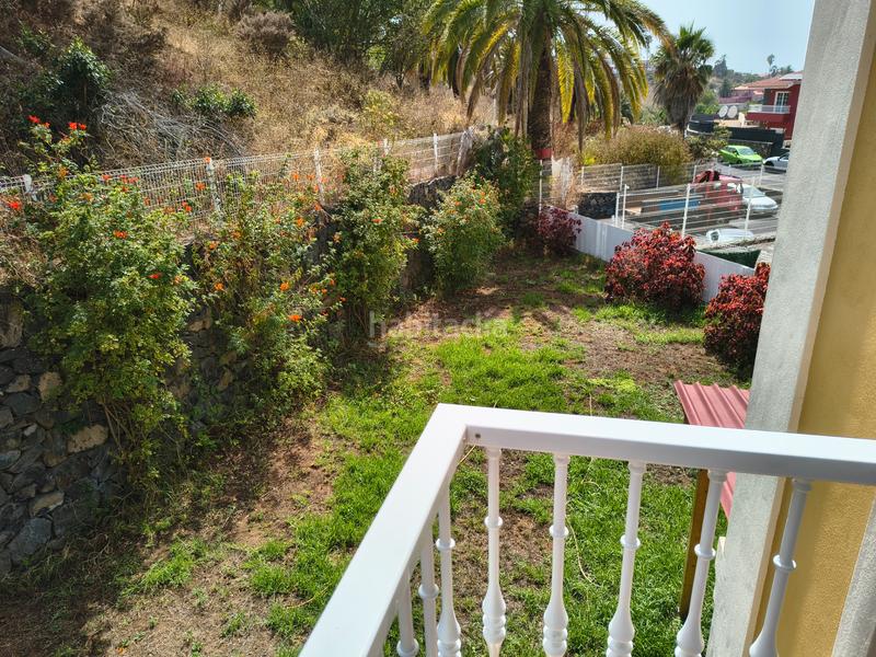 Foto b9a56ce2-78be-4c46-a099-0076160a5f97. Alquiler casa pareada se alquila exclusivo chalet pareado con jardín y piscina comunitaria en La Quinta – en Santa Úrsula
