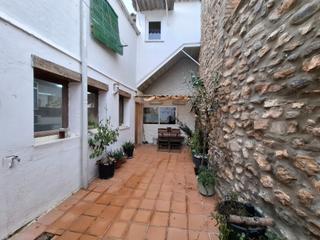 Casa adossada a Grisel. Casa reformada en grisel