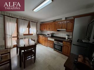 Flat in Tarazona. Amplio piso en avenida navarra en tarazona