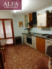 Maison à Tarazona. Casa para entrar a vivir en el centro con local comercial inclui